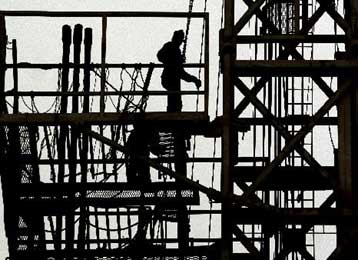 Πάνω από τα 136 δολάρια κινήθηκαν οι τιμές του πετρελαίου