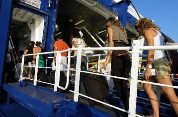 Περικοπές στα ακτοπλοϊκά δρομολόγια λόγω ακριβού πετρελαίου