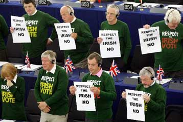 Συνέχιση της επικύρωσης ζητά ο Μπαρόζο μετά το ιρλανδικό «όχι» στη Συνθήκη