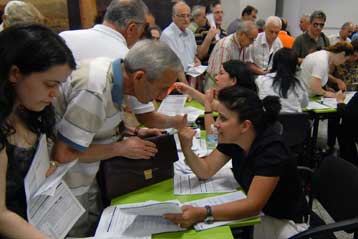 Εκνευρισμός και αναμονή για δεύτερη ημέρα σε γραφεία κτηματογράφησης