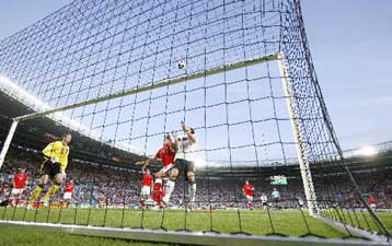 Παραλίγο… τραγωδία στο «Ερνστ Χάπελ»