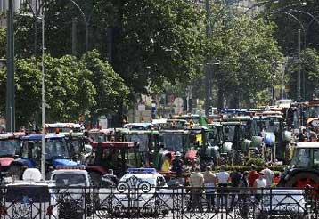 Αμεσα και ουσιαστικά μέτρα κατά της ακρίβειας ζητεί το Ευρωκοινοβούλιο