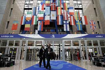 Πίστωση χρόνου θα δώσει η ΕΕ στη διαχείριση του ιρλανδικού «όχι» στη Συνθήκη