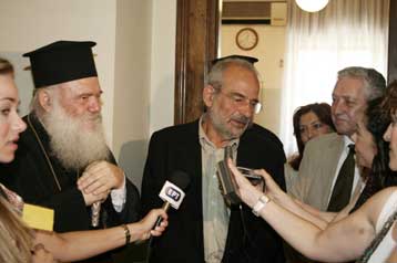 Διάλογο για το θέμα των σχέσεων Εκκλησίας-Κράτους ζητά ο Αλέκος Αλαβάνος