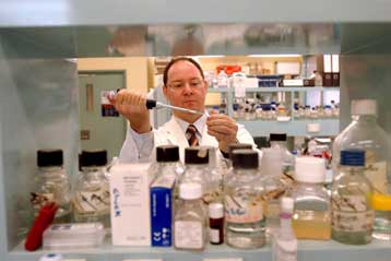 «Συχνές» οι ατασθαλίες στην επιστημονική έρευνα