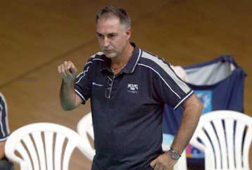 Από τα «γαλανόλευκα» στα «πράσινα» ο Λεώνης