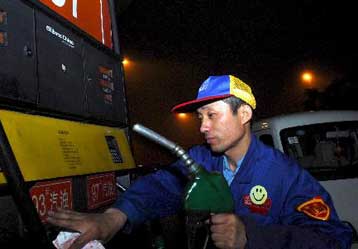 Στα 134 δολάρια το πετρέλαιο ανακάμπτοντας εν μέρει από τις απώλειες της Πέμπτης