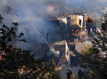 Υπό έλεγχο οι πυρκαγιές στο Αττικό Αλσος και στον Κάλαμο