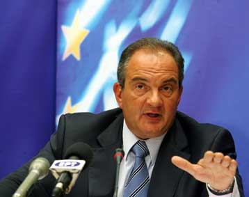 Μέτρα κατά ακρίβειας «στοχευμένα, βραχυπρόθεσμα, αλλά ανώδυνα», αναζητά ο Κ.Καραμανλής