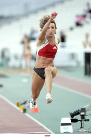 Τα φώτα στην κόντρα της Δεβετζή με την Κλουφτ…