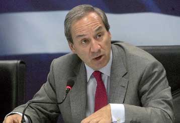 Διπλή αναπροσαρμογή στους συντελεστές ΦΠΑ εισηγούνται στο υπουργείο Οικονομικών