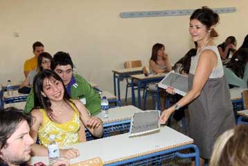 «Φρένο» στην τάση για άνοδο των βάσεων στις περιζήτητες πανεπιστημιακές σχολές