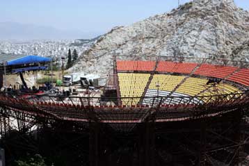 Έντονες οι αντιδράσεις καλλιτεχνών και διοργανωτών για τη σφράγιση του Λυκαβηττού