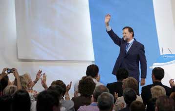 Ο Μαριάνο Ραχόι επανεξελέγη πρόεδρος του Λαϊκού Κόμματος της Ισπανίας
