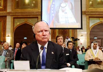 «Πινγκ πονγκ» ευθυνών για τις τιμές του πετρελαίου στη σύνοδο της Τζέντα