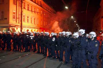 Παραδόθηκε Αυστριακός, που πυροβόλησε Τούρκο οπαδό