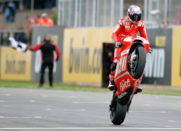 Στο βρετανικό MotoGP βρήκε ξανά την πρωτιά ο Στόνερ