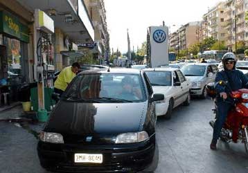 Σπάει κάθε ρεκόρ η τιμή της βενζίνης, πλησιάζει το 1,40 ευρώ το λίτρο