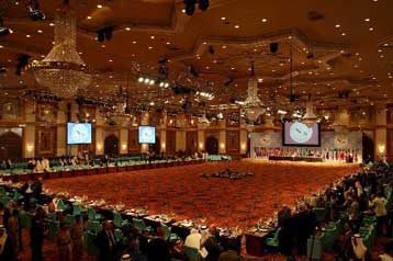 Πάνω από τα 136 δολάρια το πετρέλαιο, απουσία μέτρων παρέμβασης στην αγορά