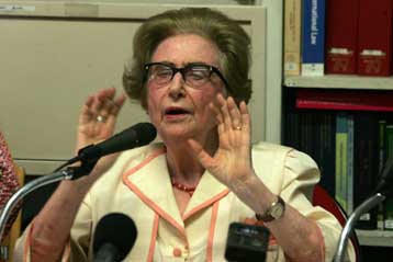 Ενστάσεις και από το Ίδρυμα Μαραγκοπούλου στη ρύθμιση για κοινό επώνυμο συζύγων