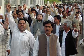 Δικαστική απογόρευση συμμετοχής του Ναουάζ Σαρίφ σε εκλογές του Πακιστάν