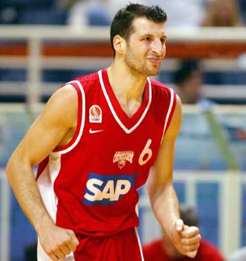 Η επιστροφή του «Τεό» στον Πειραιά μετά έξι χρόνια