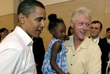 Κάθε βοήθεια στον Μπάρακ Ομπάμα προσφέρεται να δώσει ο Μπιλ Κλίντον