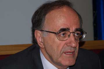 Μέτρα για τη διαφάνεια στο πολιτικό χρήμα ζητά ο α αντιπρόεδρος της Βουλής Γ.Σούρλας