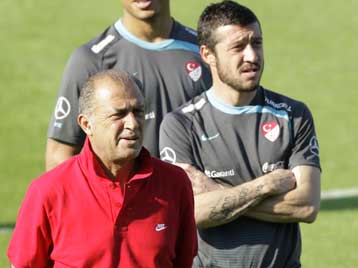 Χωρίς Εμρέ αλλά με Μετίν η Τουρκία