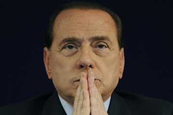 Πήρε… φόρα ο Μπερλουσκόνι, αναστέλλει δίκες και ετοιμάζει ασυλία