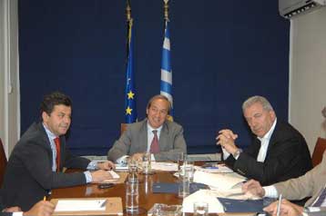 Συνάντηση Αλογοσκούφη-Αβραμόπουλου για τα οικονομικά του υπουργείου Υγείας