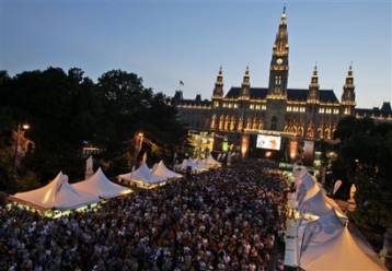 «Γροθιά» στη μαύρη… αγορά της Βιέννης