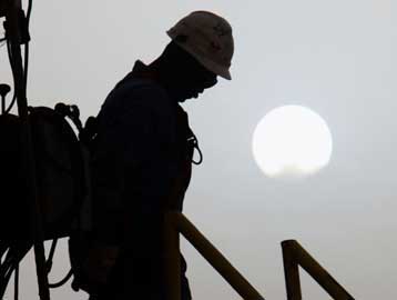 Μειώνει τις προβλέψεις της για την παγκόσμια ζήτηση πετρελαίου για το 2010, η ΕΙΑ