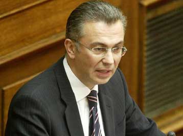 Οξεία αντιπαράθεση Ρουσόπουλου-Καρατζαφέρη στη Βουλή