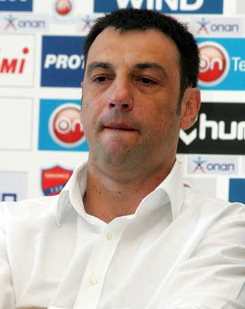 Στο Βελιγράδι ο Τριφούνοβιτς, επαφές με παίκτες για ενίσχυση