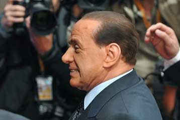 Ακάθεκτος ο Μπερλουσκόνι θεσπίζει ασυλία για τα υψηλότερα θεσμικά αξιώματα