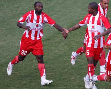 Ζούλιο Σέζαρ και Λούα Λούα τέλος από τον Ολυμπιακό, έμειναν εκτός προετοιμασίας