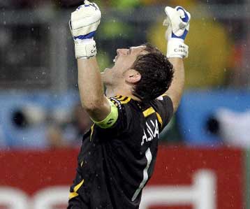 «Να πάρουμε το Euro για τον Βίγια» δηλώνει ο Κασίγιας