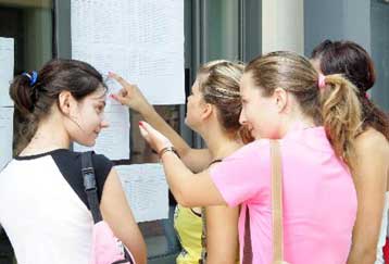 Αύξηση βάσεων σε 50 σχολές ΑΕΙ, κενές 13.000 θέσεις στα ΤΕΙ