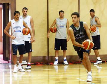 Δεν έχουμε υπογράψει συμβόλαιο με την επιτυχία, προειδοποιεί ο Περπέρογλου