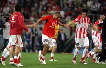 Στο Σέεφελντ θα μάθει τα νέα για Ντούσερ ο Ολυμπιακός