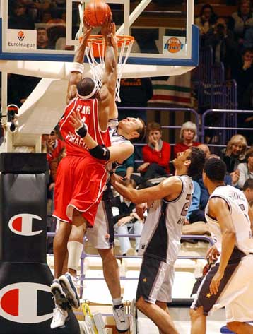 Εβανς, Χέιζ και… Ντελφίνο «βλέπουν» στον Ολυμπιακό