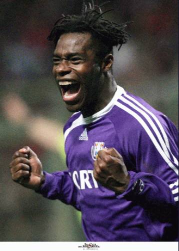 Στα «βυσσινί» ο Μπο Μπενζά για δύο χρόνια