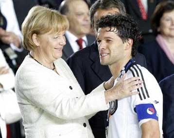 Υποκλίθηκε στην ανωτερότητα των Ισπανών ο Λεβ