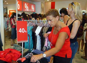 Eκπτώσεις στο ταμείο αν το ζητήσετε, λένε οι έμποροι εν αναμονή της 15ης Ιουλίου