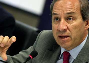 Έκτακτη συνάντηση Αλογοσκούφη με ΓΣΕΕ και ΣΕΒ για ακρίβεια και μέτρα κατά φτώχειας