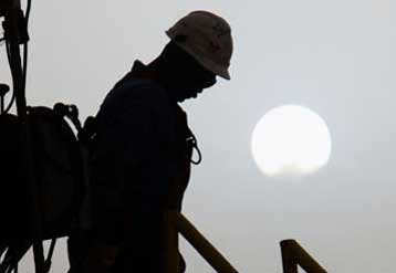 Κοντά στα 141 δολάρια το βαρέλι ενισχύθηκαν οι τιμές του πετρελαίου