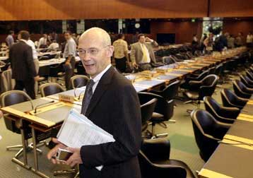 Επίθεση Σαρκοζί στον ΠΟΕ για τις προτάσεις μείωσης της αγροτικής παραγωγής