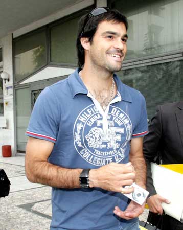 Η ΑΕΚ ανακοίνωσε τον Σάχα και το τέλος με τον Καπετάνο