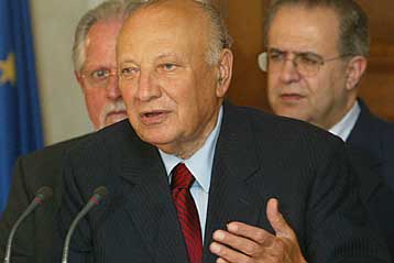 Στο νοσοκομείο ο πρώην πρόεδρος της Κυπριακής Δημοκρατίας, Γλαύκος Κληρίδης